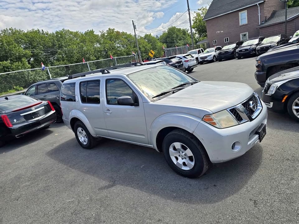 2012 Nissan Pathfinder LE, photo 1