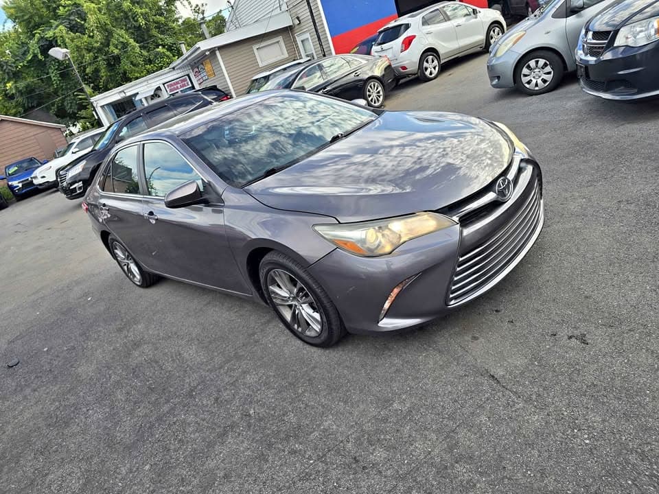 2015 Toyota Camry LE, photo 1
