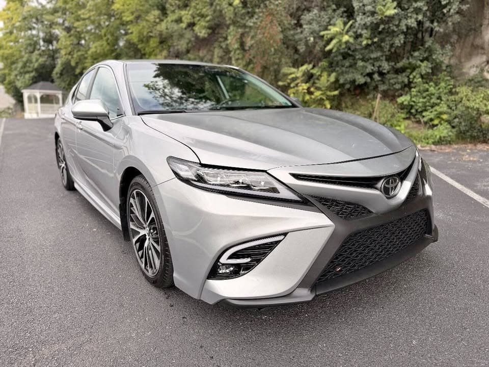 2019 Toyota Camry SE, photo 1