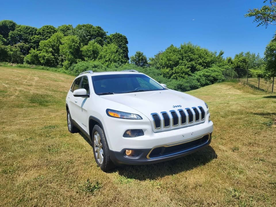 White Jeep Cherokee Limited parked on a sunny lawn